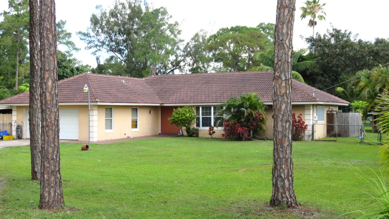 Recently Sold: $355,000 (3 beds, 2 baths, 1839 Square Feet)