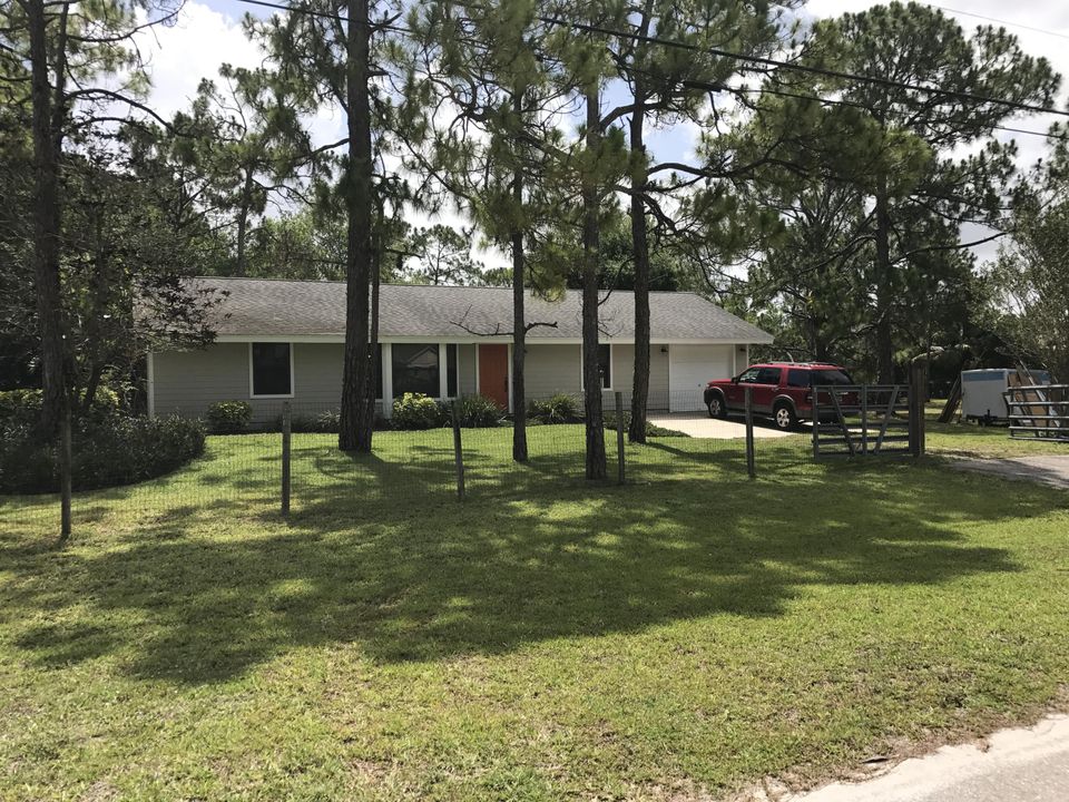 Recently Sold: $260,000 (3 beds, 2 baths, 1166 Square Feet)