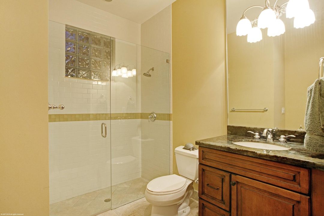 最近租的: $14,500 (8 贝兹, 7 浴室, 6755 平方英尺)