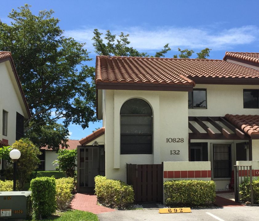 Недавно продано: $160,000 (3 спален, 2 ванн, 1580 Квадратных фут)