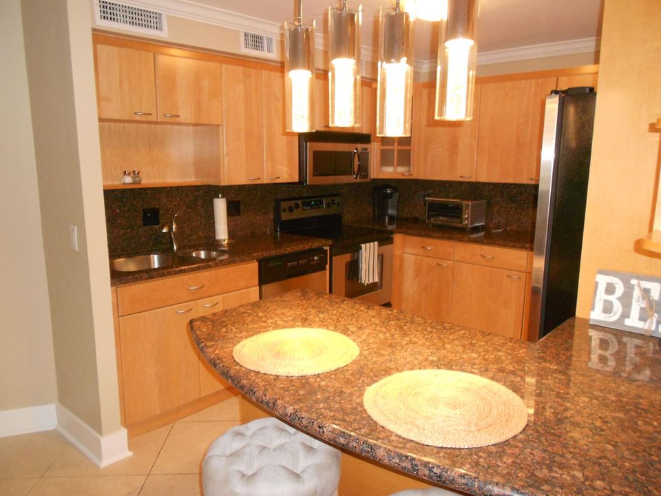 最近租的: $4,400 (2 贝兹, 2 浴室, 1219 平方英尺)