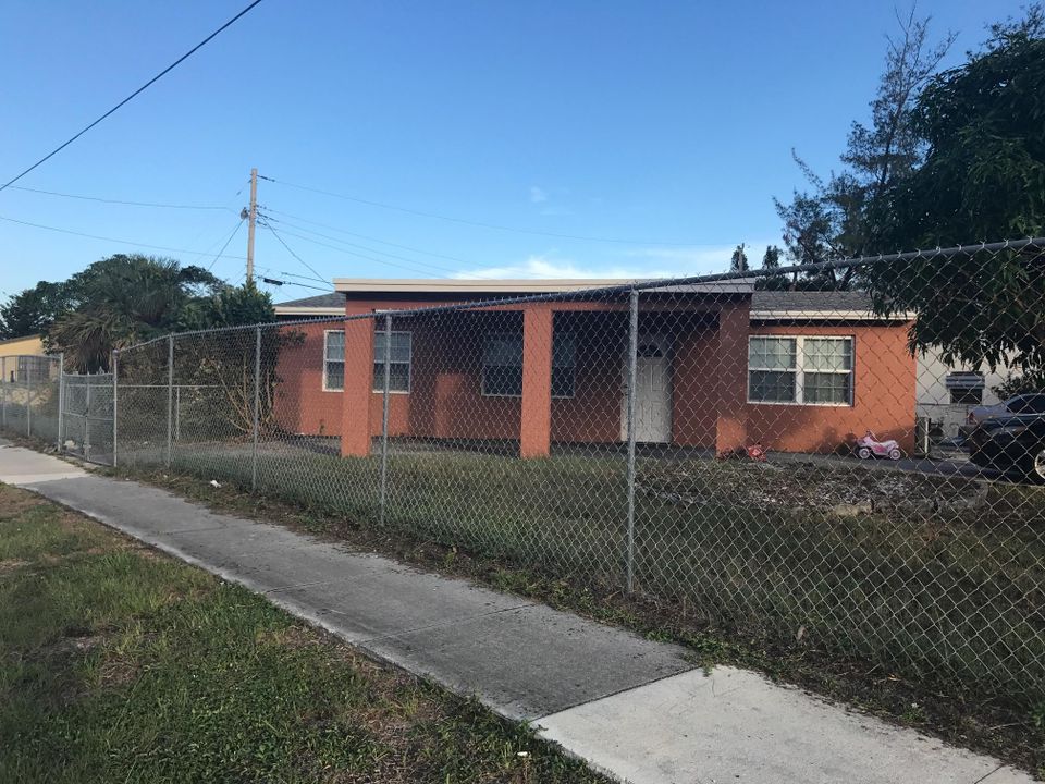 Recently Sold: $140,000 (2 beds, 2 baths, 944 Square Feet)