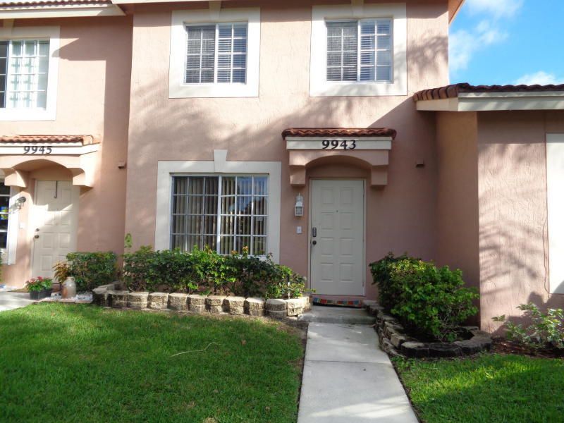 Recently Rented: $1,300 (2 beds, 2 baths, 986 Square Feet)