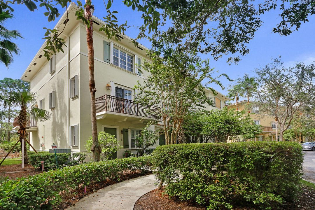 Recently Rented: $2,400 (3 beds, 2 baths, 1998 Square Feet)