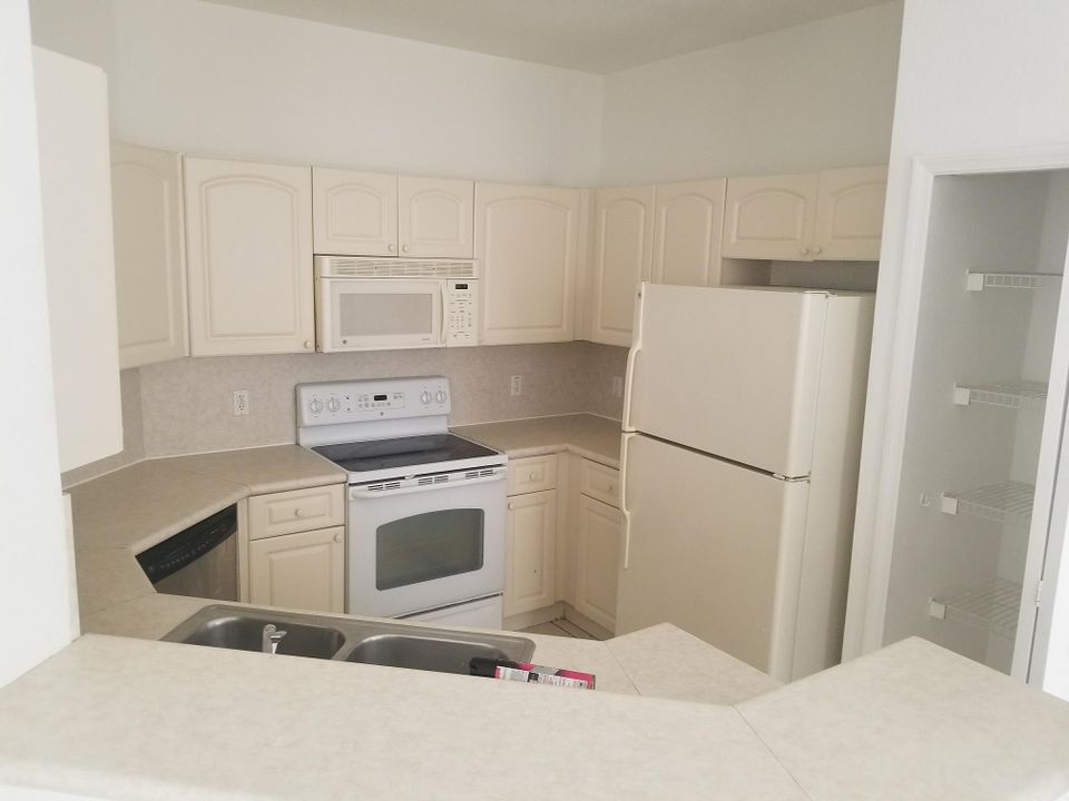 Recently Sold: $160,000 (3 beds, 2 baths, 1604 Square Feet)