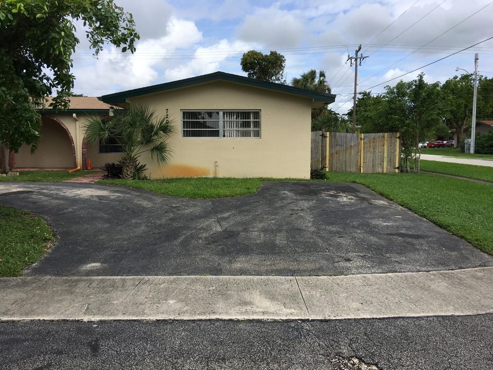 Recently Rented: $1,800 (3 beds, 2 baths, 1636 Square Feet)