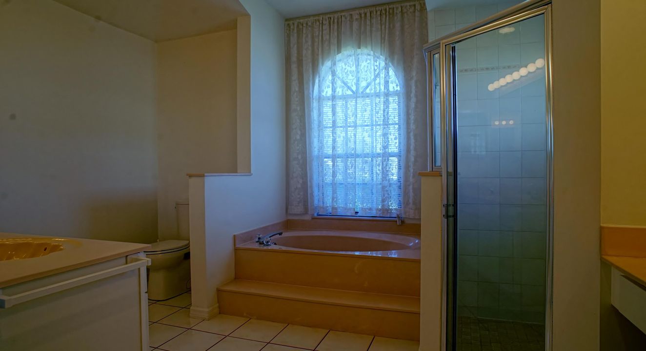 最近售出: $450,000 (3 贝兹, 2 浴室, 1998 平方英尺)