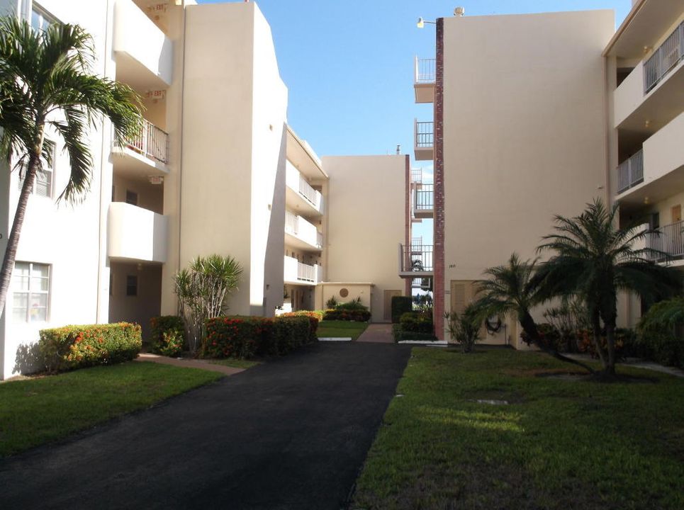 Recently Rented: $2,150 (2 beds, 2 baths, 738 Square Feet)