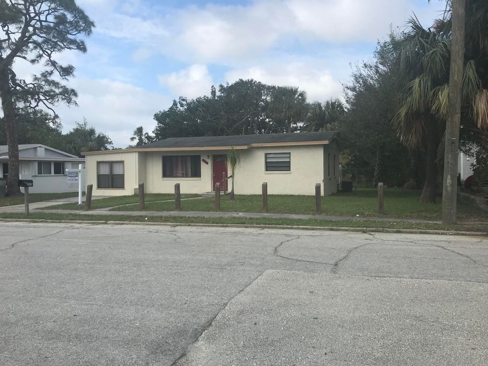 Recently Sold: $109,900 (3 beds, 1 baths, 1080 Square Feet)