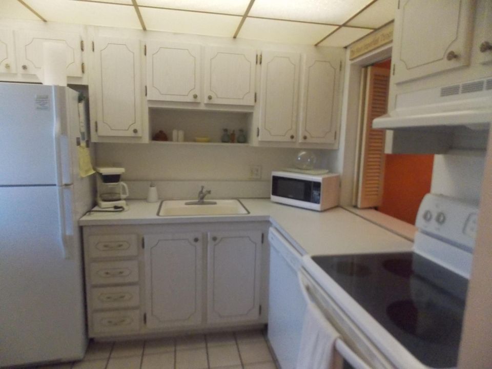 Active With Contract: $1,500 (2 beds, 2 baths, 900 Square Feet)