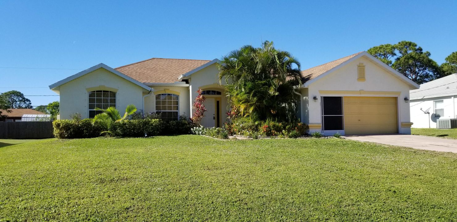 Недавно продано: $219,323 (4 спален, 3 ванн, 1818 Квадратных фут)