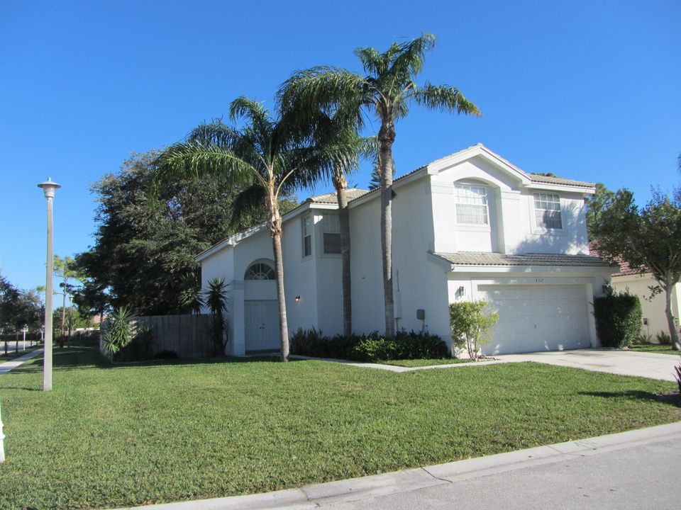 最近售出: $299,000 (3 贝兹, 2 浴室, 2009 平方英尺)