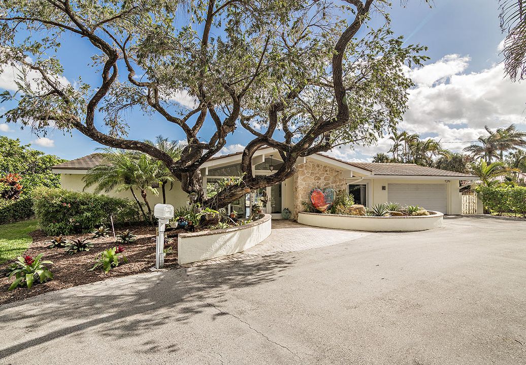 Recently Sold: $4,250,000 (4 beds, 3 baths, 4064 Square Feet)