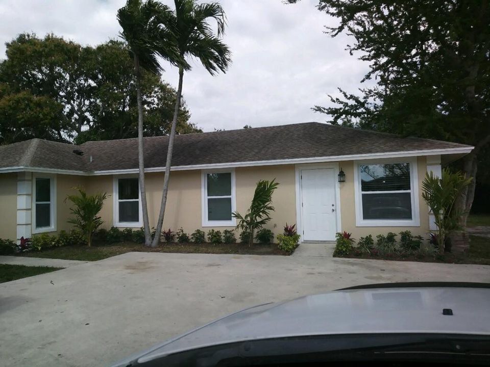 Vendido Recientemente: $246,000 (4 camas, 2 baños, 1376 Pies cuadrados)