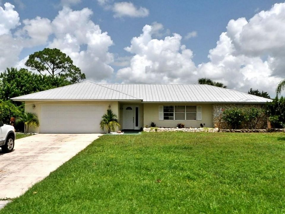 Recently Rented: $2,500 (3 beds, 3 baths, 2000 Square Feet)