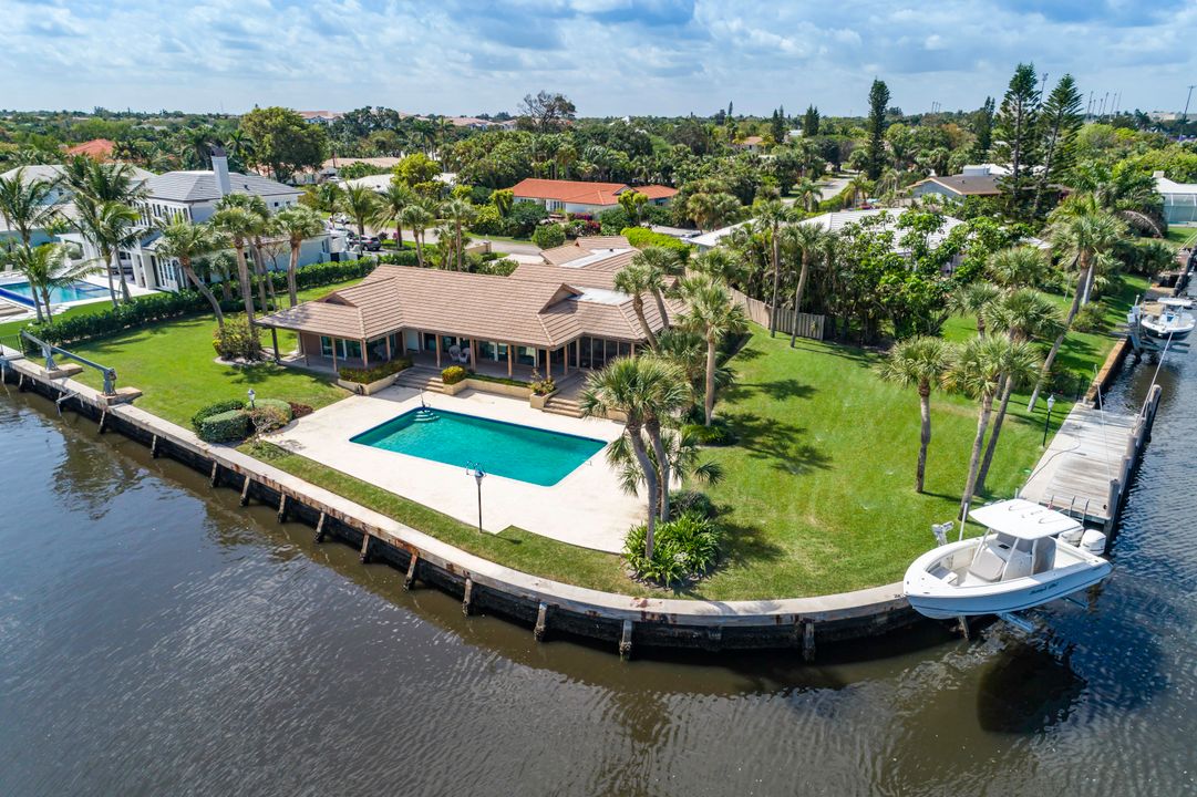 Recently Sold: $2,750,000 (3 beds, 3 baths, 2800 Square Feet)