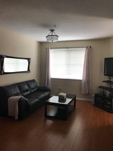 Recently Rented: $1,395 (1 beds, 1 baths, 900 Square Feet)