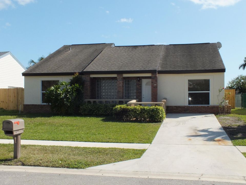 最近售出: $275,000 (3 贝兹, 2 浴室, 1647 平方英尺)