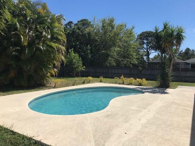 Recently Rented: $1,600 (3 beds, 2 baths, 1457 Square Feet)