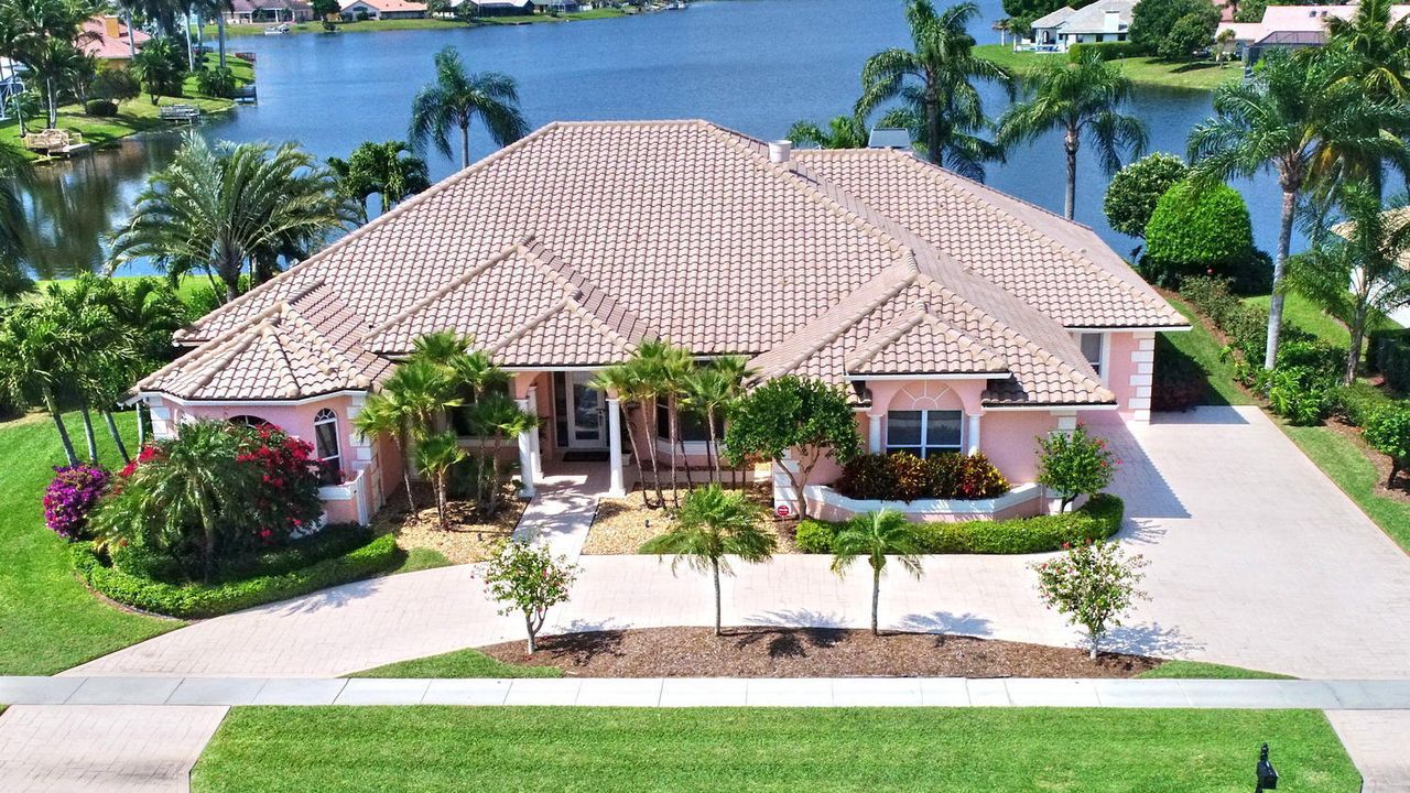 Recently Sold: $925,000 (5 beds, 3 baths, 3945 Square Feet)