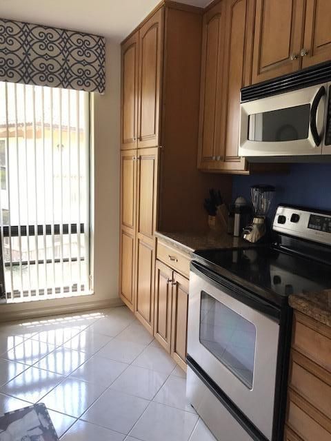 Recently Rented: $2,000 (2 beds, 2 baths, 1366 Square Feet)
