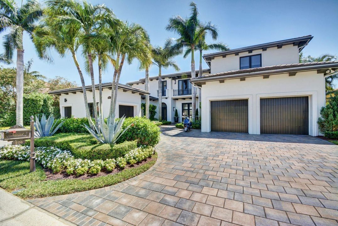 Recently Sold: $5,000,000 (5 beds, 6 baths, 6399 Square Feet)