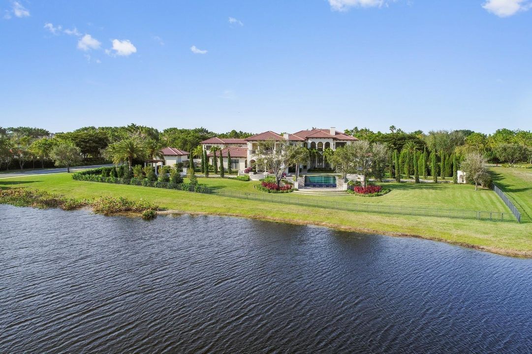 Recently Sold: $7,995,000 (8 beds, 7 baths, 9974 Square Feet)