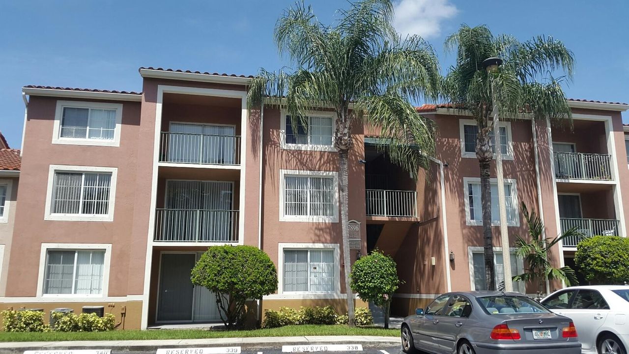 Recently Rented: $1,400 (2 beds, 2 baths, 1076 Square Feet)