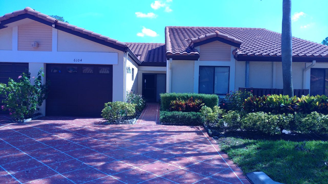 Recently Sold: $219,999 (2 beds, 2 baths, 1311 Square Feet)