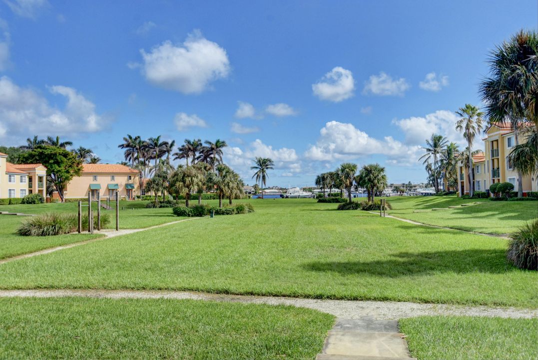 Recently Rented: $1,400 (2 beds, 1 baths, 917 Square Feet)