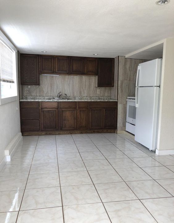 Recently Rented: $600 (1 beds, 1 baths, 840 Square Feet)