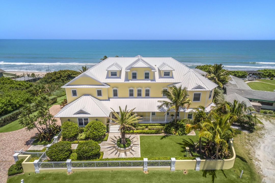 Recently Sold: $3,775,000 (7 beds, 6 baths, 6366 Square Feet)