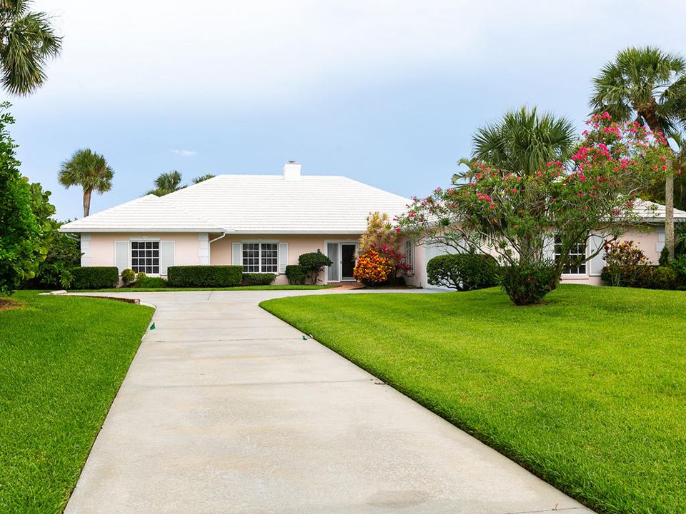 Recently Sold: $2,250,000 (3 beds, 3 baths, 2582 Square Feet)