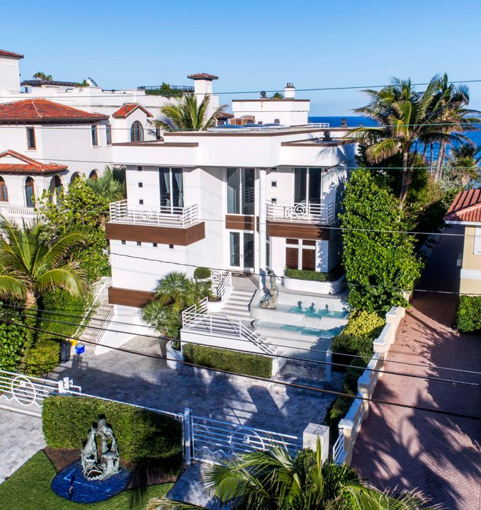 Recently Sold: $7,995,000 (6 beds, 6 baths, 6142 Square Feet)