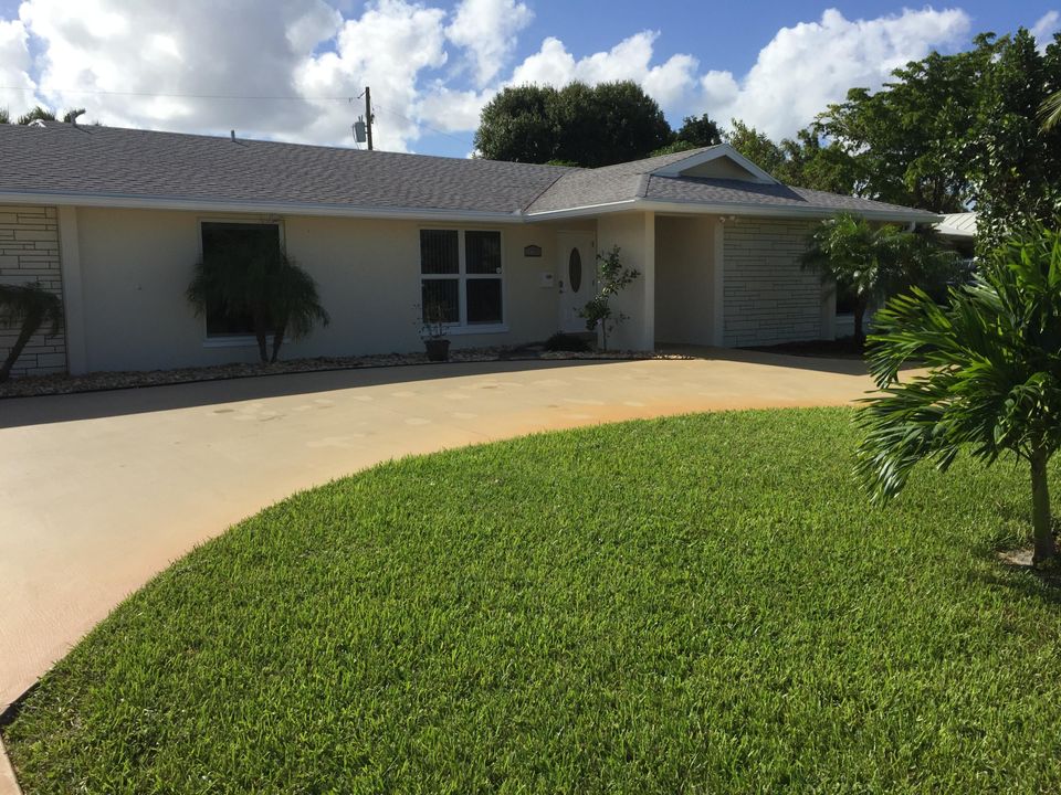 Recently Rented: $2,700 (4 beds, 2 baths, 1705 Square Feet)