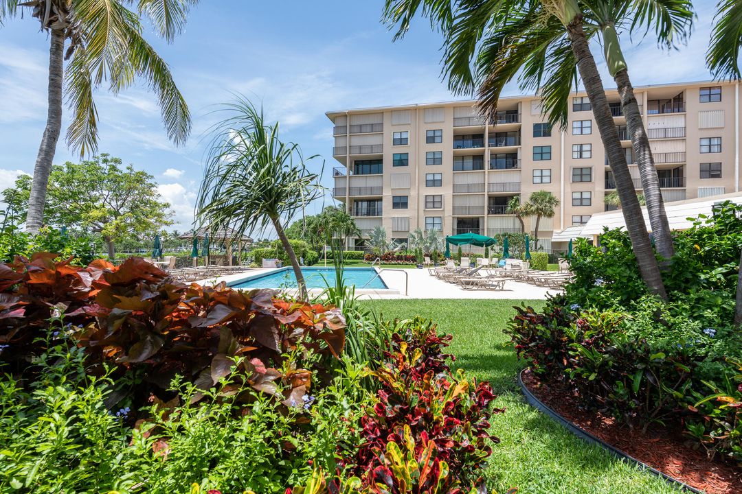 Recently Rented: $1,850 (2 beds, 2 baths, 1036 Square Feet)