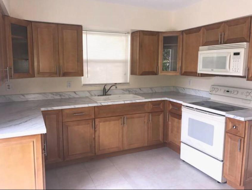 Недавно продано: $144,900 (3 спален, 1 ванн, 1195 Квадратных фут)