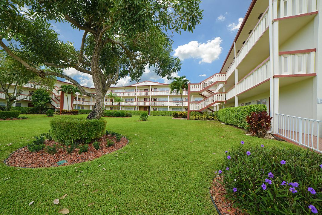 Недавно продано: $95,000 (2 спален, 1 ванн, 835 Квадратных фут)