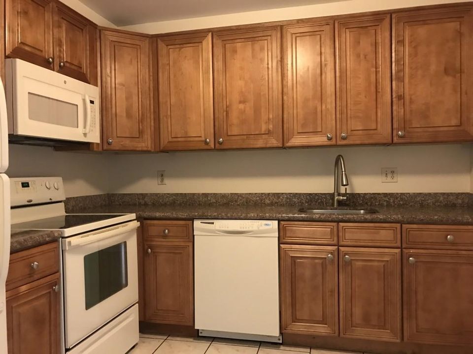 Recently Rented: $1,650 (3 beds, 2 baths, 1286 Square Feet)