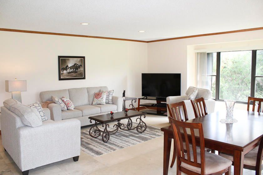 Recientemente alquilado: $4,800 (3 camas, 3 baños, 1800 Pies cuadrados)