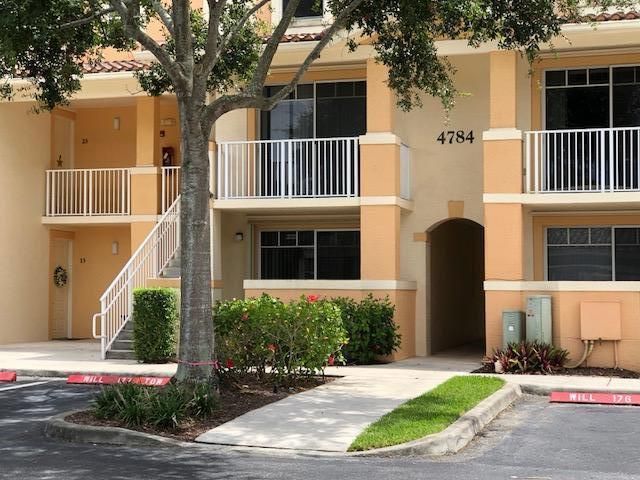 Recently Rented: $1,350 (1 beds, 1 baths, 596 Square Feet)