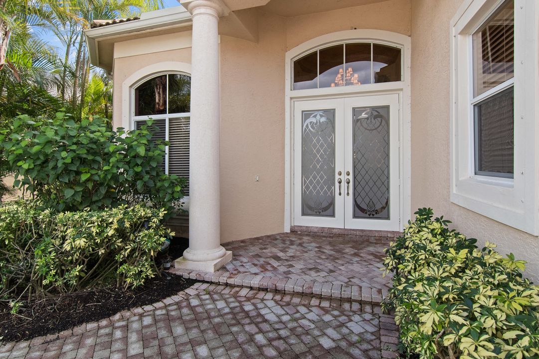 Recently Rented: $11,500 (3 beds, 3 baths, 2935 Square Feet)