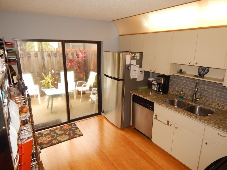 Active With Contract: $2,200 (2 beds, 2 baths, 1026 Square Feet)