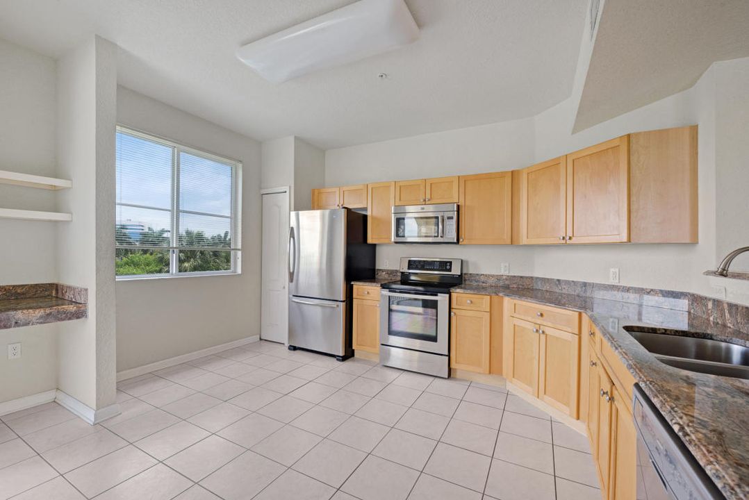Recently Sold: $239,900 (2 beds, 2 baths, 1403 Square Feet)