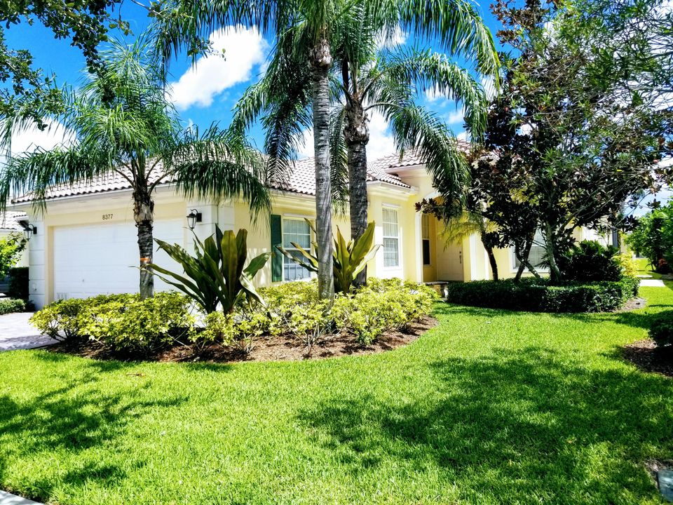 Recently Sold: $438,000 (3 beds, 2 baths, 2001 Square Feet)