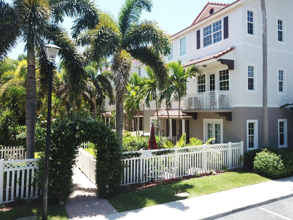 Vendido Recientemente: $305,000 (3 camas, 2 baños, 2008 Pies cuadrados)