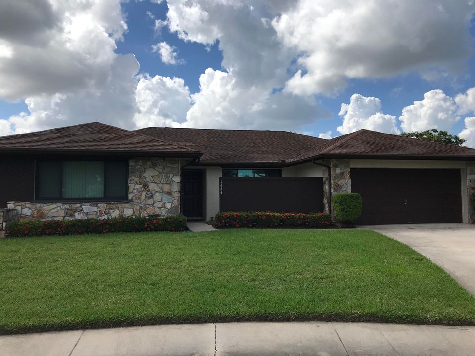 Recently Sold: $375,000 (4 beds, 2 baths, 2289 Square Feet)