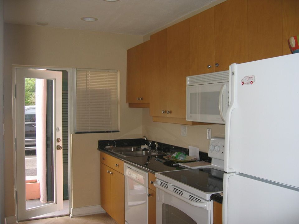 Recently Rented: $950 (1 beds, 1 baths, 546 Square Feet)