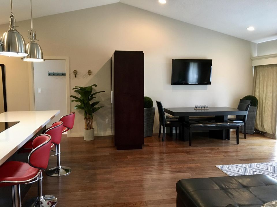 Recently Rented: $4,000 (1 beds, 1 baths, 900 Square Feet)