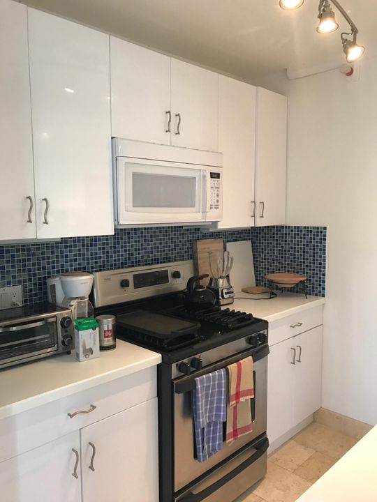 Recently Rented: $8,000 (2 beds, 2 baths, 1200 Square Feet)